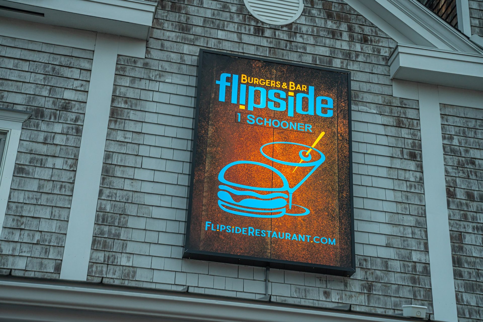 Happy hour, Mon–Fri 3–6PM